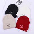 Mannen vrouwen glimlachen gezicht beanies